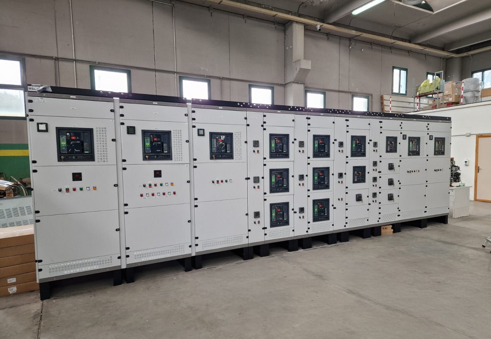 Linea di power center di bassa tensione ultimata nell'officina Polipanel